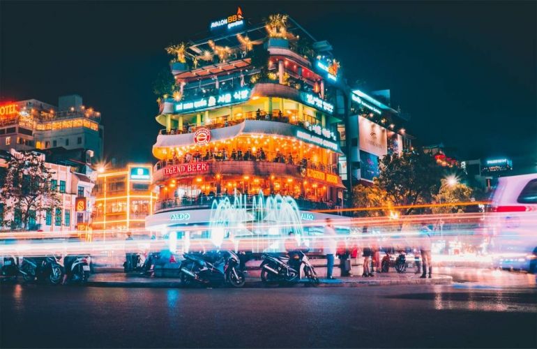Khám phá những khu chợ đêm nổi tiếng ở Hà Nội