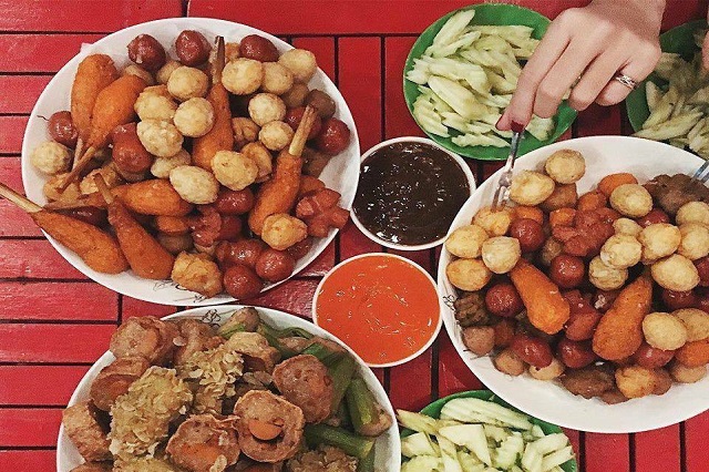Phố ăn vặt Huỳnh Thúc Kháng là nơi mang lại cho bạn sự thỏa mãn đam mê ăn uống thả ga của mình