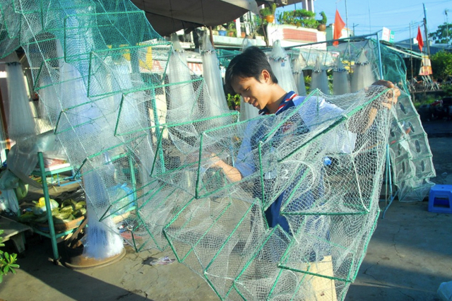 Làng lưới Thơm Rơm vừa là một làng nghề truyền thống vừa là điểm đến rất thu hút du khách