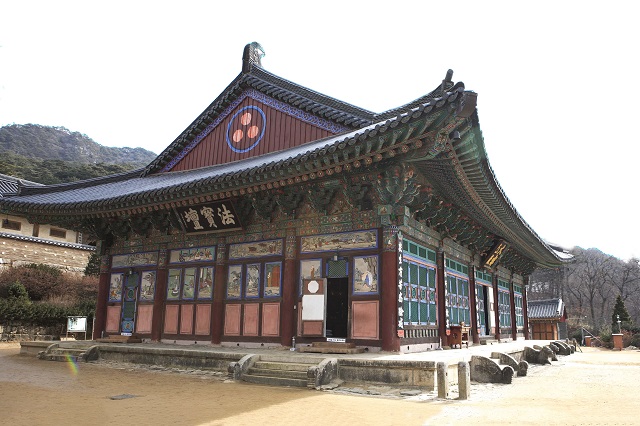 Janggyeong Panjeon – là một công trình kiến trúc bằng gỗ lâu đời và nổi tiếng ở Hàn Quốc