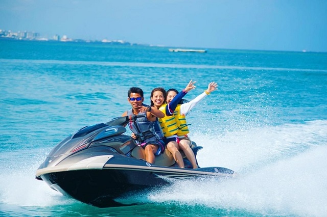 Mô tô nước là một trong những hoạt động thể theo bờ biển thú vị ở Mỹ Khê, Đà Nẵng