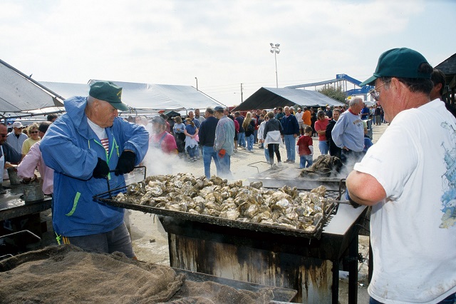 Lowcountry Oyster Festival được diễn ra hằng năm ở South Carolina  vào cuối tháng 1