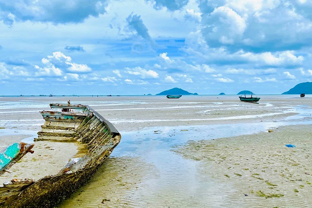 Bãi Lò vôi là nơi mang đến cho bạn bầu không khí trong lành, dễ chịu cùng nhiều địa điểm đẹp để check-in