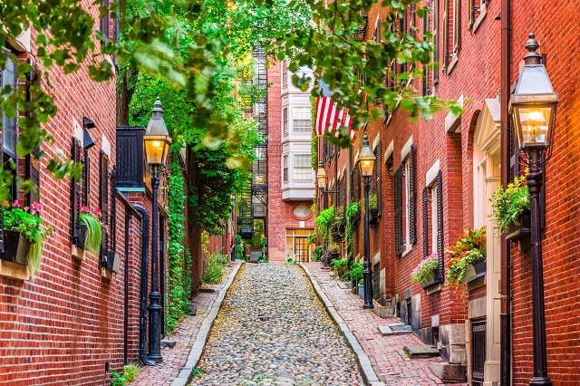 Với các công trình cổ điển phố Acorn mang đến cho du khách một chuyến đi gợi nhớ về Boston thời thuộc địa