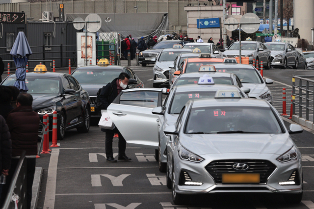 Giá cước taxi sẽ có sự khác nhau giữa các thành phố, loại xe,…