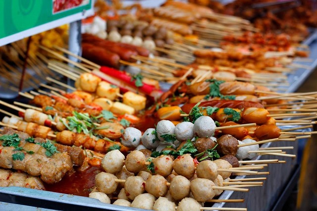 Đồ ăn vặt đường phố lúc nào cũng ngon nhưng bạn cần chú ý vệ sinh