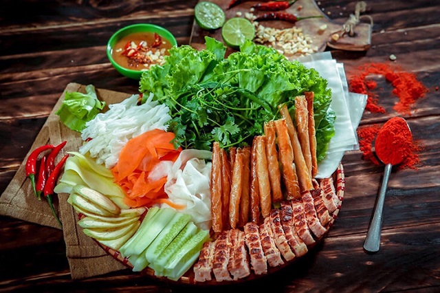 Nem nướng cũng là một món ăn vặt khá nổi tiếng ở Đà Lạt