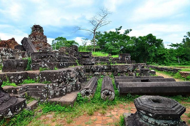 Thánh địa Mỹ Sơn là một địa điểm tham quan thu hút du khách khi muốn khám phá nét đẹp văn hóa Champa