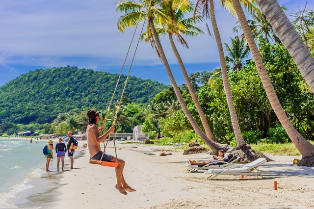 Không chỉ có cảnh đẹp, Bãi Sao còn là nơi tuyệt vời để du khách được trải nghiệm vô số điều thú vị