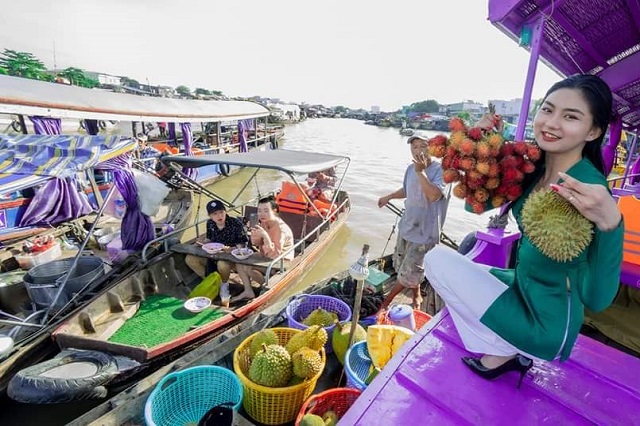 Có nhiều mặt hàng khác nhau tại chợ nổi Cái Răng để bạn mua sắm
