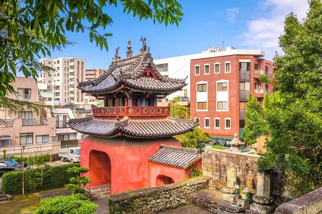 Ngôi chùa Sofukuji nổi tiếng là điểm hành hương yêu thích của người dân địa phương