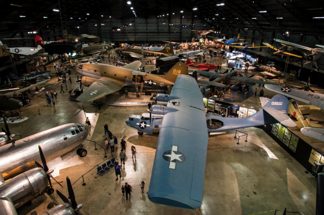 Một góc không gian trưng bày bên trong The National Museum of the U.S. Air Force, Ohio
