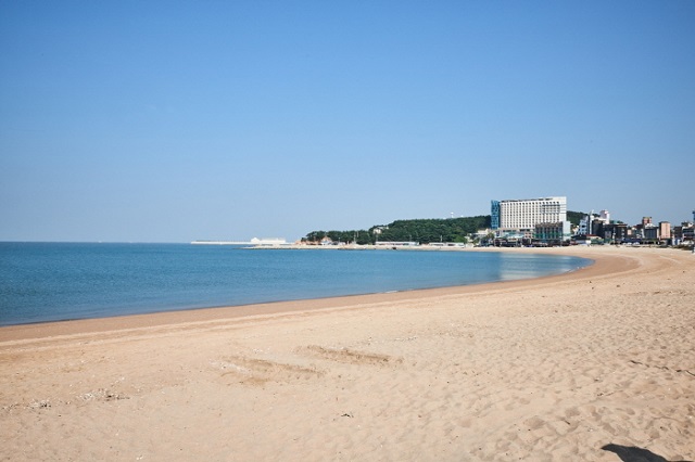 Bãi biển Eulwangri sở hữu khung cảnh yên bình cùng nhiều hoạt động thú vị