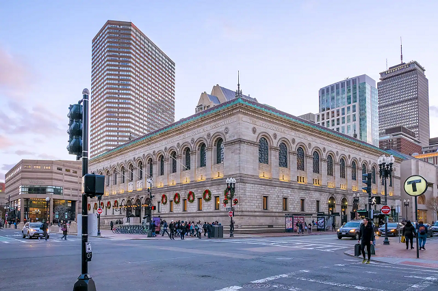Thư viện Công cộng Boston có quy mô lớn, là nơi lưu trữ hơn 1,7 triệu cuốn sách