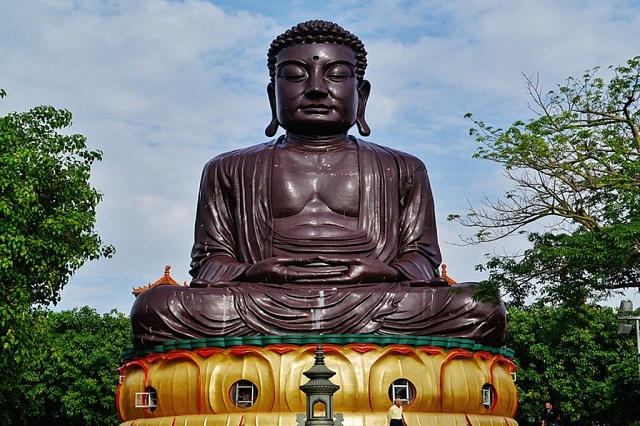 Tương Đại Phật Bát Quái Sơn là một trong những kiến trúc nổi bật ở thành phố Chương Hóa