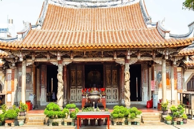 Chùa Nam Nghiêu có kiến trúc ấn tượng và là địa điểm tham quan nổi bật của thành phố
